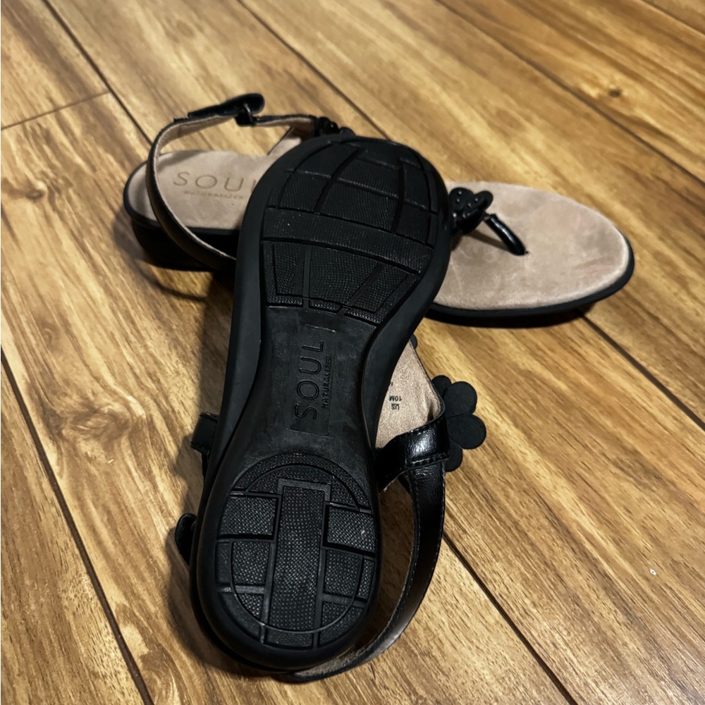 Naturalizer Black T-Strap Sandals with Floral Embellishment - Picture 4 of 10